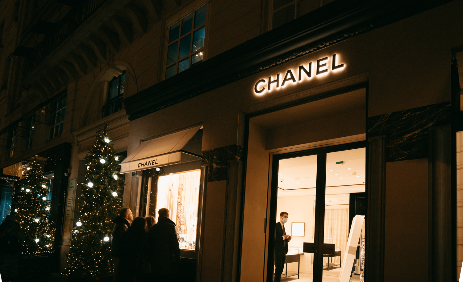 À Paris, on retrouve beaucoup de grandes marques de luxe, notamment proche de la Place Vendôme © Globe Reporters