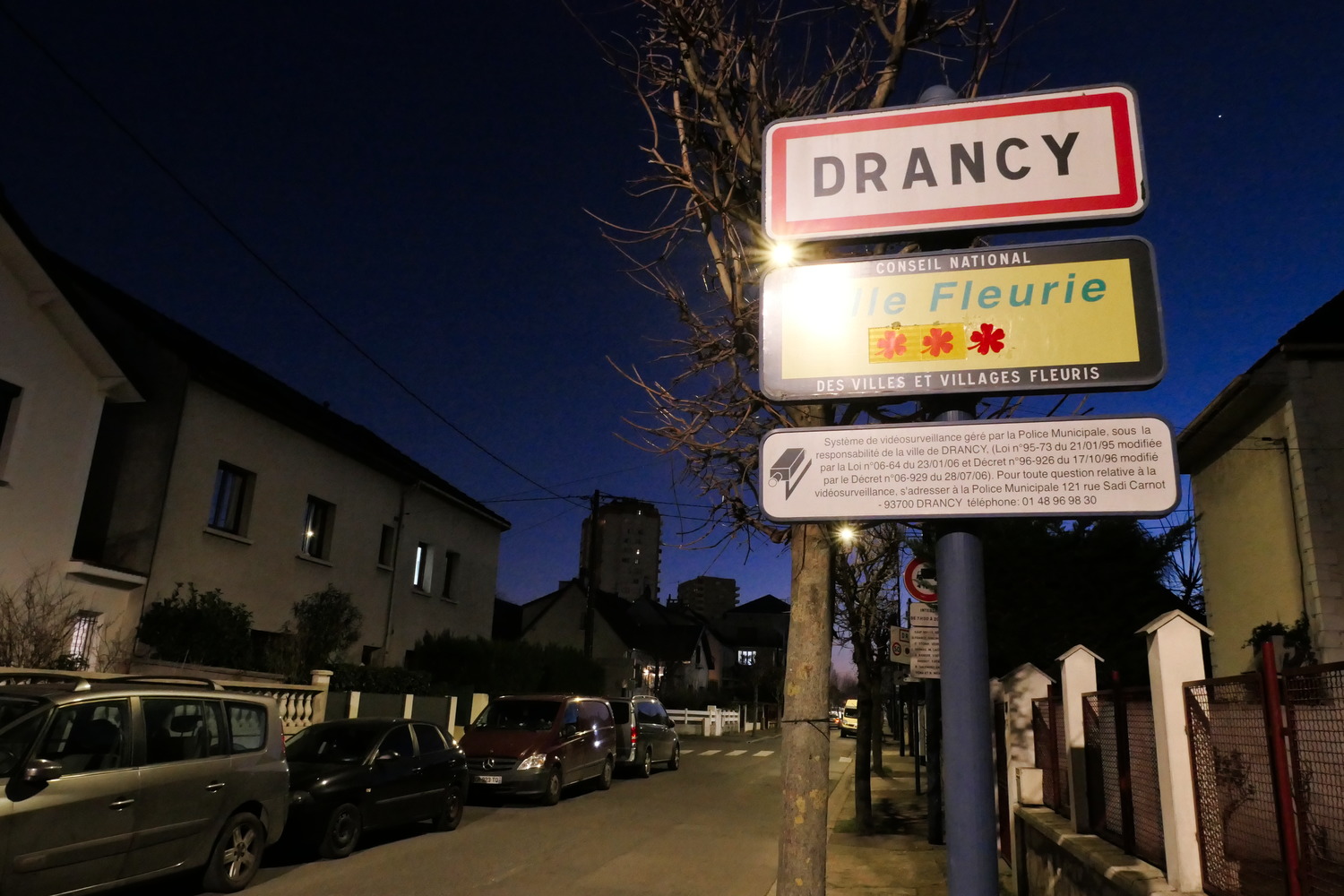 Océane SEGURA arrive à Drancy, en Seine-Saint-Denis, à 19h un mercredi, il fait déjà nuit noire © Globe Reporters