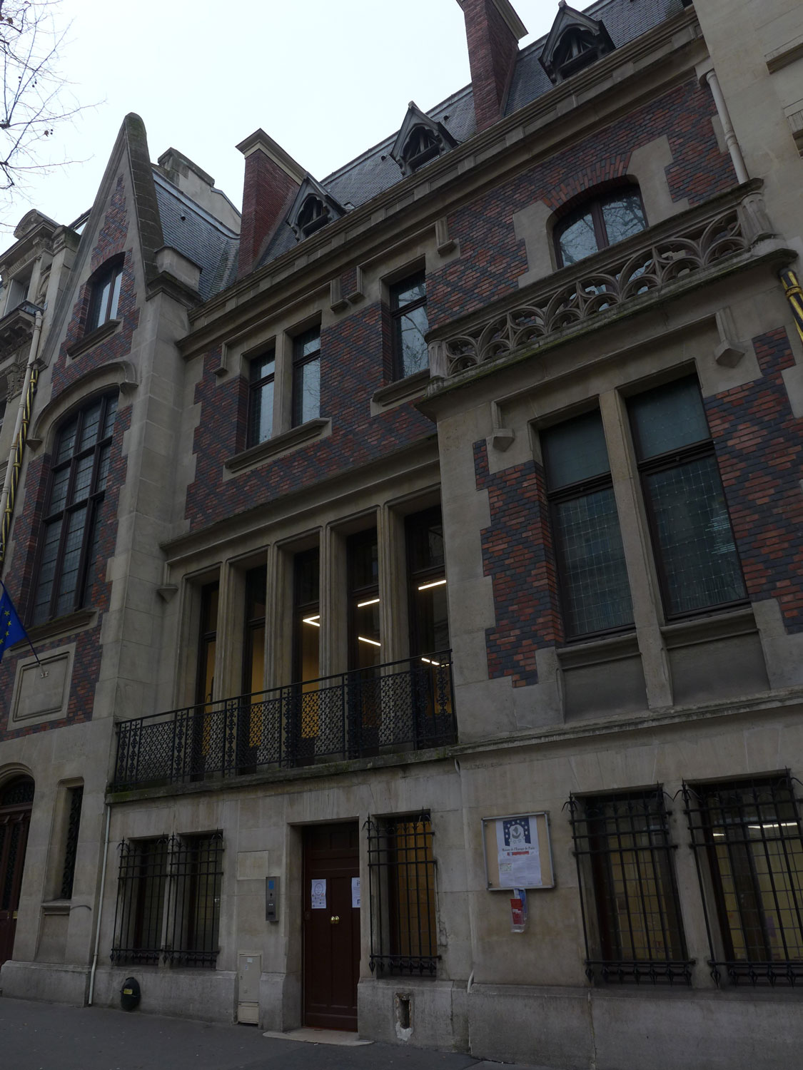 La Maison de l’Europe est logée dans un bâtiment prêté par la Mairie de Paris.