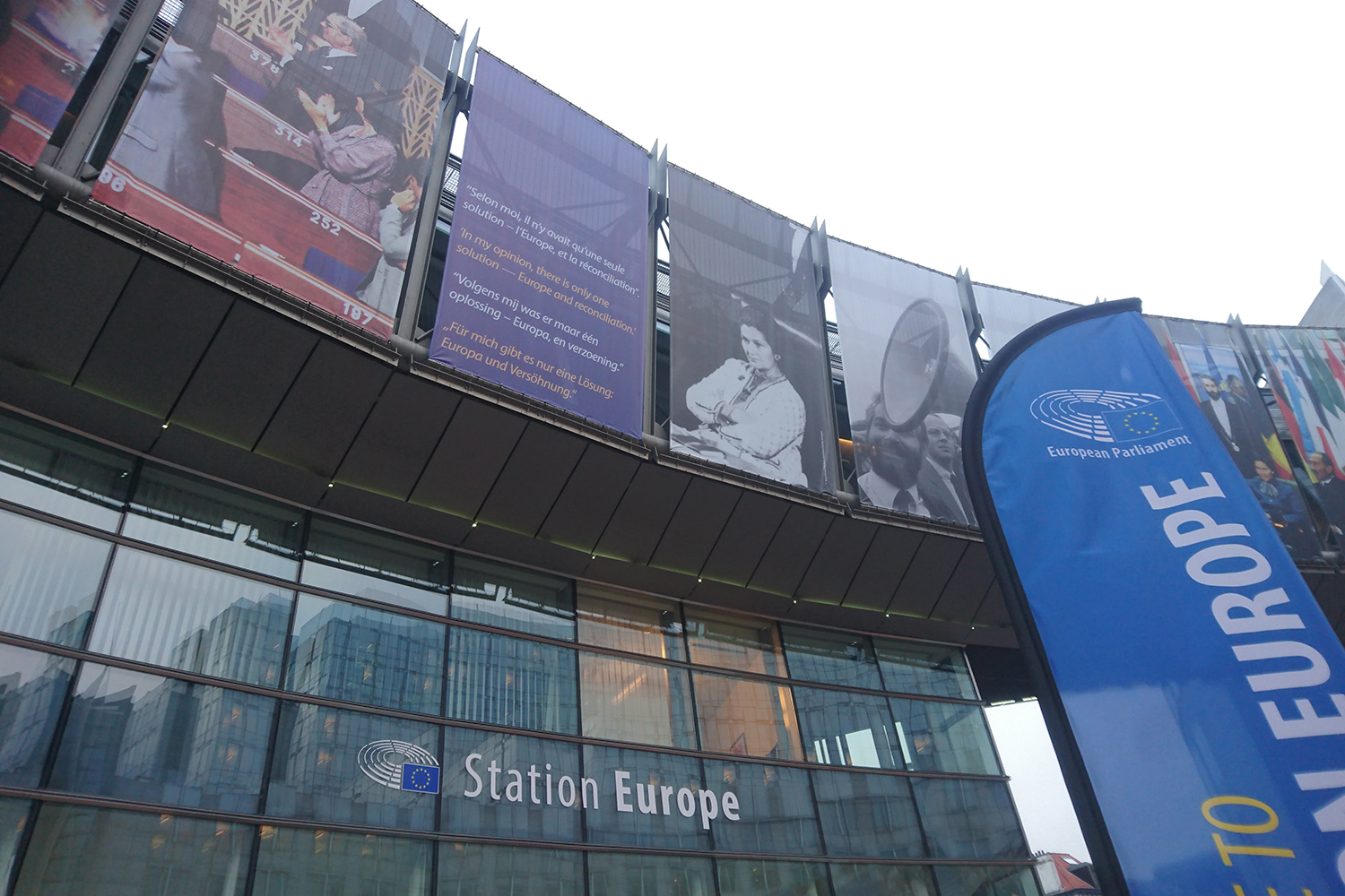 La Station Europe est un lieu d’information sur l’Union Européenne et ses institutions. Elle se trouve dans l’ancienne gare du luxembourg, place du Luxembourg, juste en face du parlement Européen. 