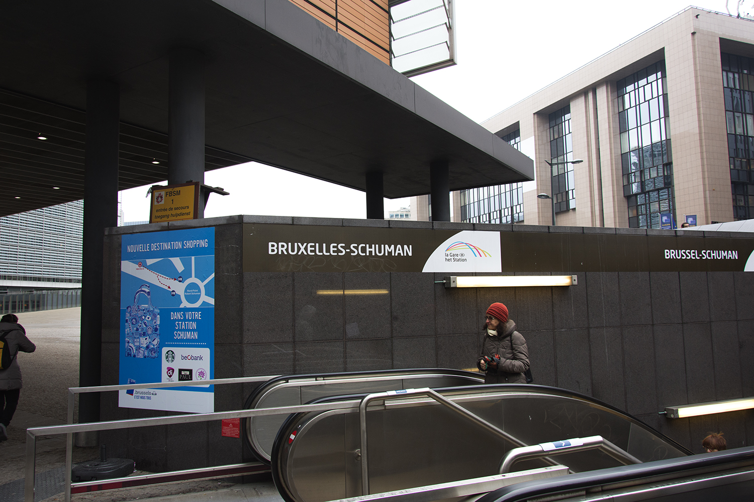 La sortie du métro Schuman qui mène à la Commission européenne