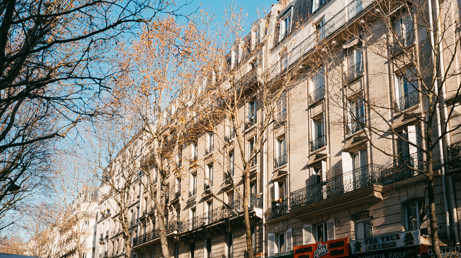 Paris regorge de beaux immeubles haussmanniens © Globe Reporters
