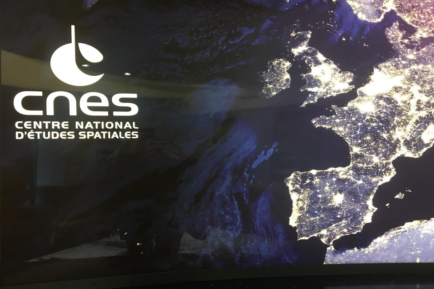 Le logo du CNES  © Globe Reporters