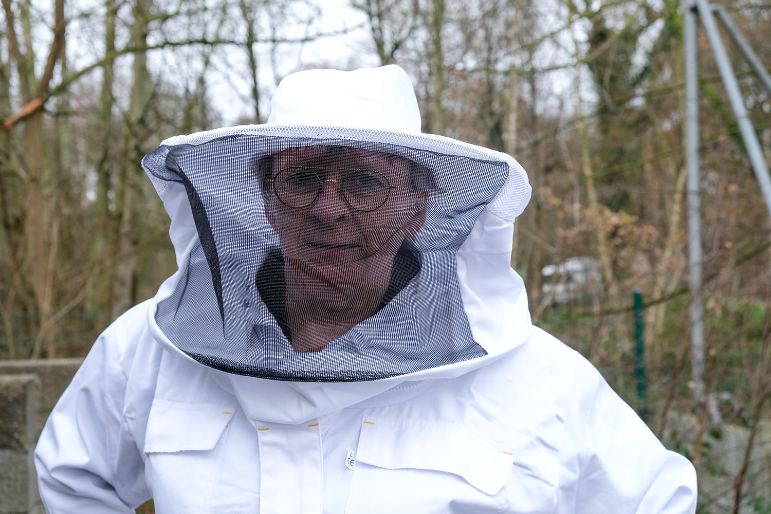 Marie-Madeleine est professeure de SVT depuis 28 ans.  Il y a 3 ans, elle a décidé de faire partager sa passion de l’apiculture à ses élèves.