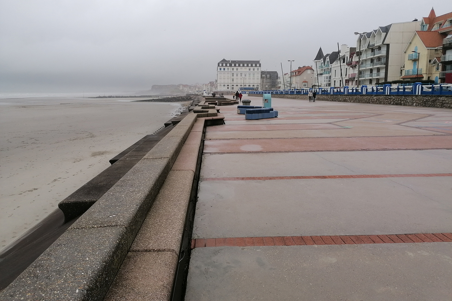 À 2 minutes de la Station Marine se trouvent la digue et la plage de Wimereux, une petite station balnéaire située au Nord de Boulogne-sur-Mer © Globe Reporters