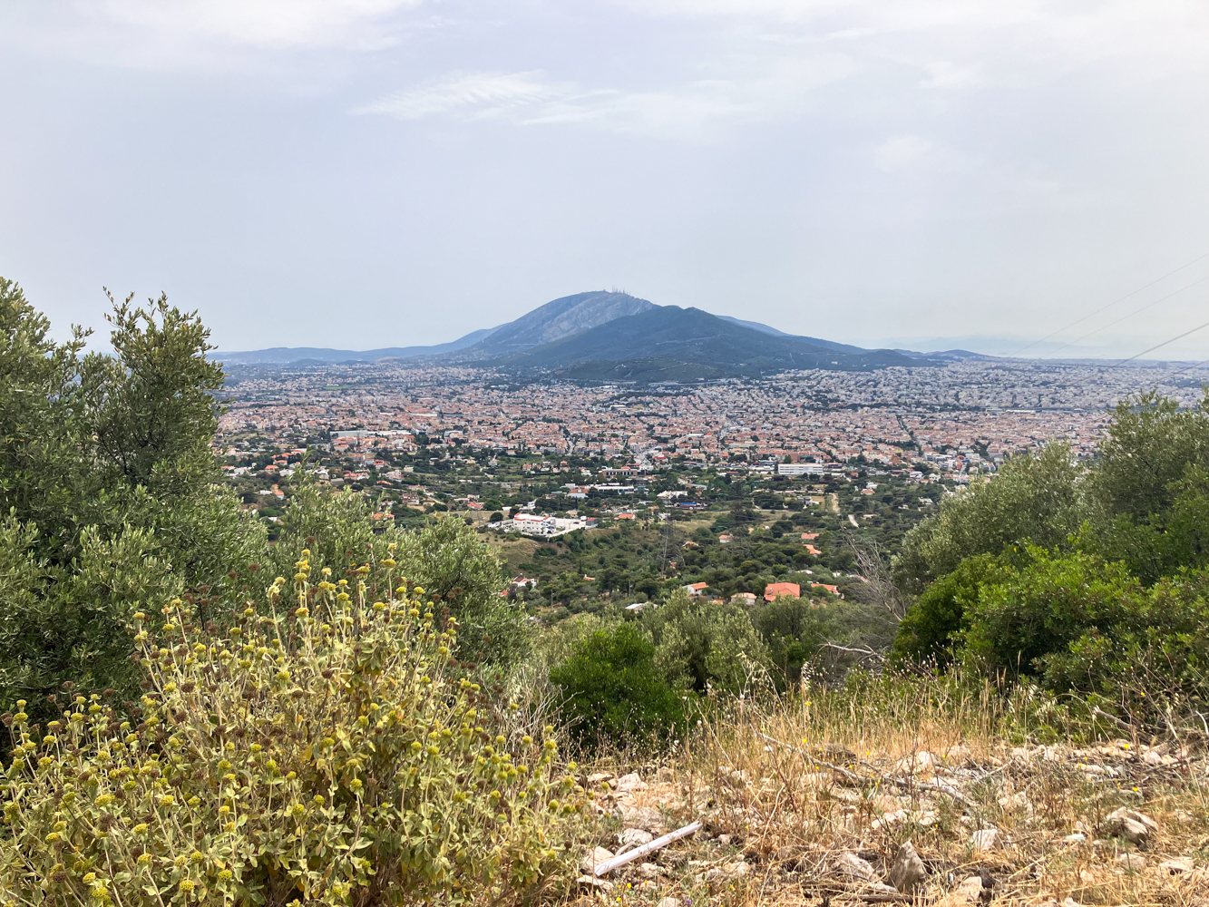 Vue sur la capitale grecque et sa périphérie depuis l’Observatoire national d’Athènes, à Pendeli © Globe Reporters
