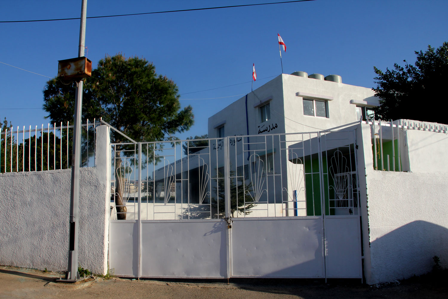 L’entrée de l’école publique de Naqoura © Globe Reporters