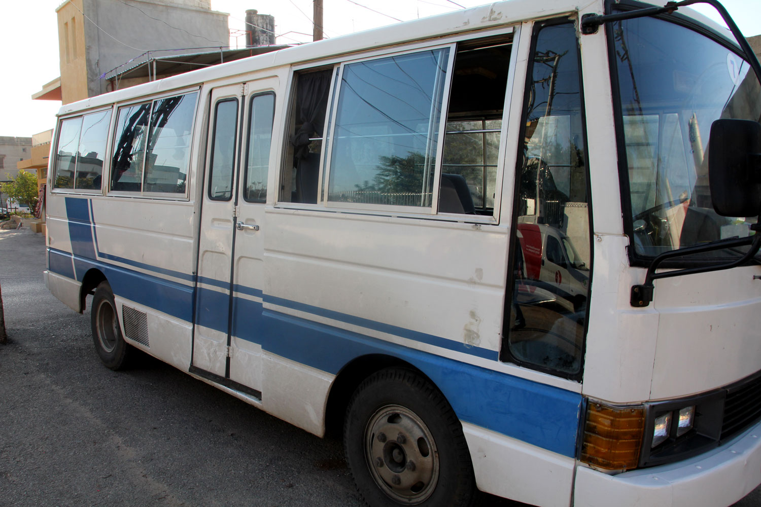 Le bus scolaire de l’école © Globe Reporters