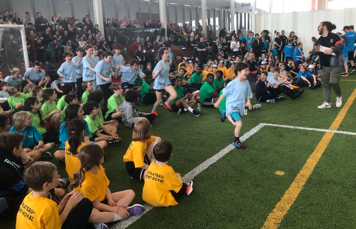 La cérémonie de remises des médailles réunit tous les participants et participantes © Globe Reporters