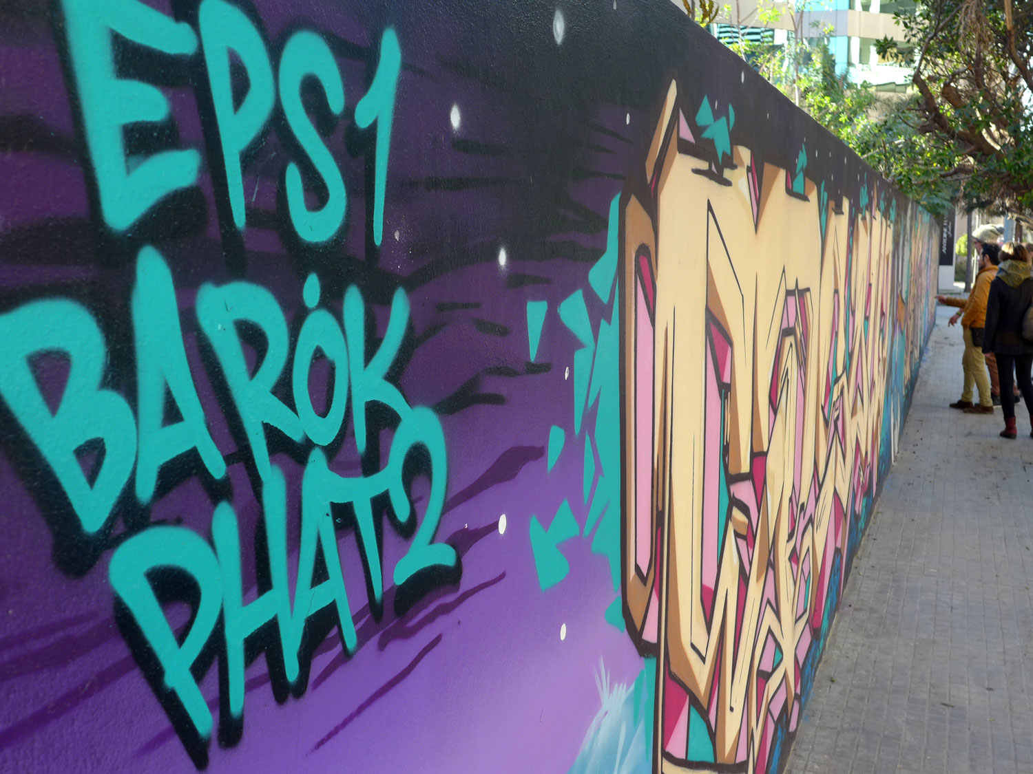 Un mur de plusieurs dizaines de mètres de long réalisé par 3 graffeurs. Le plus beau de Beyrouth selon Pierre © Globe Reporters