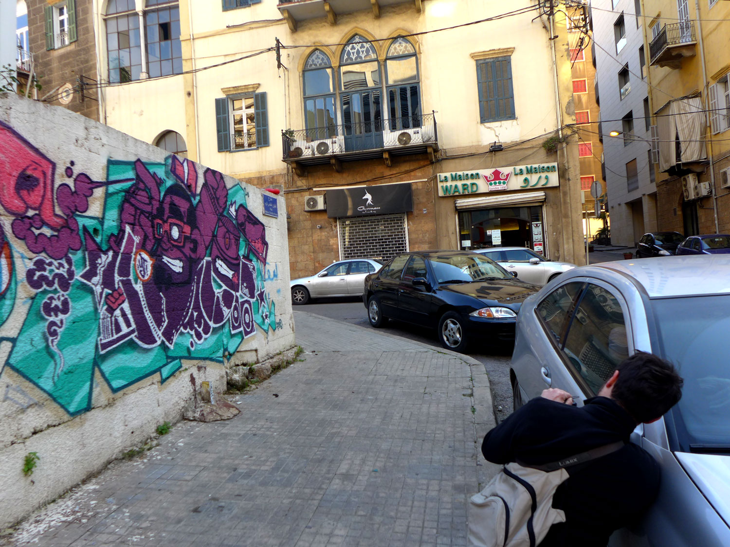 Un membre du street art tour au travail © Globe Reporters