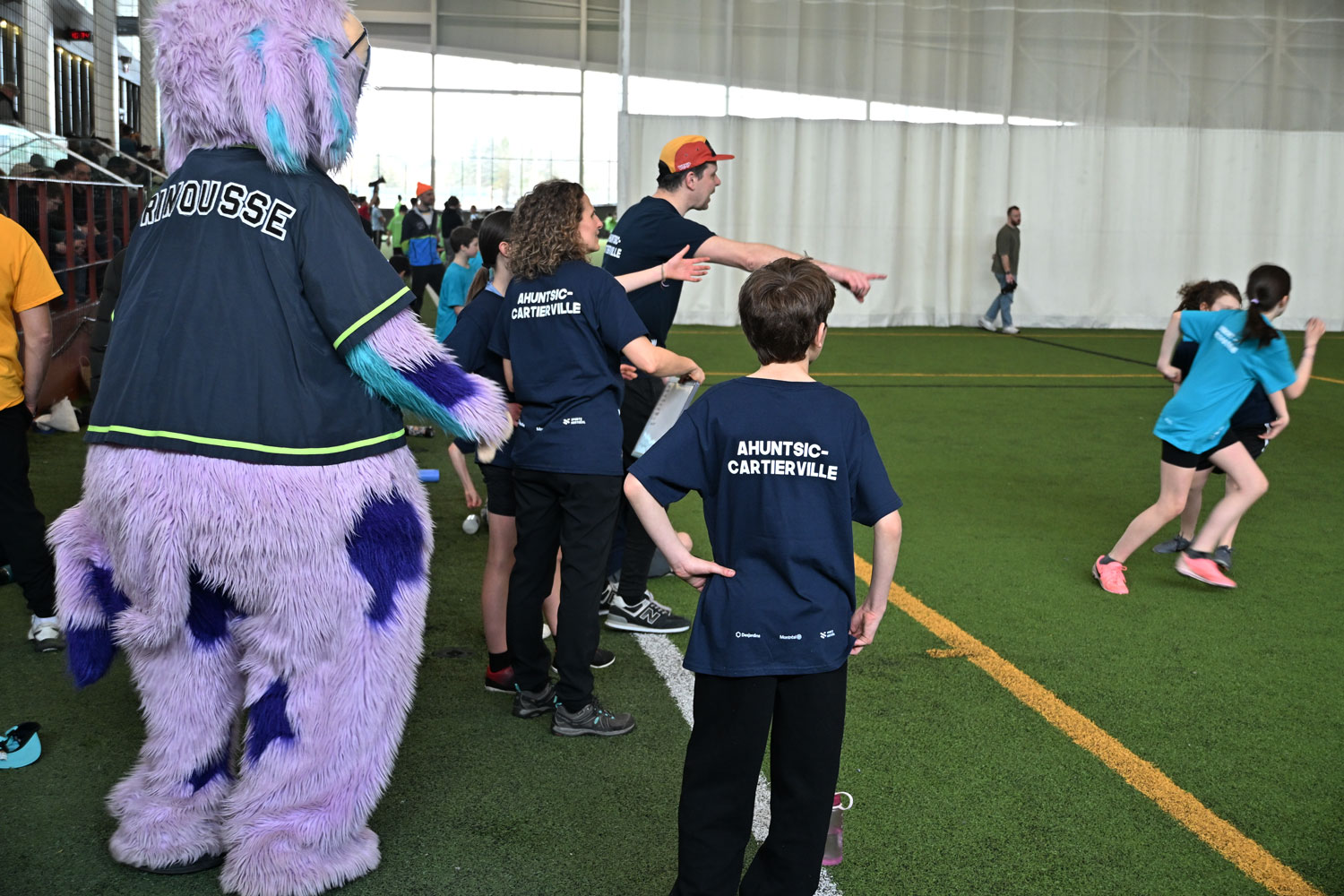 Les mascottes se baladent aussi sur les terrains © Globe Reporters