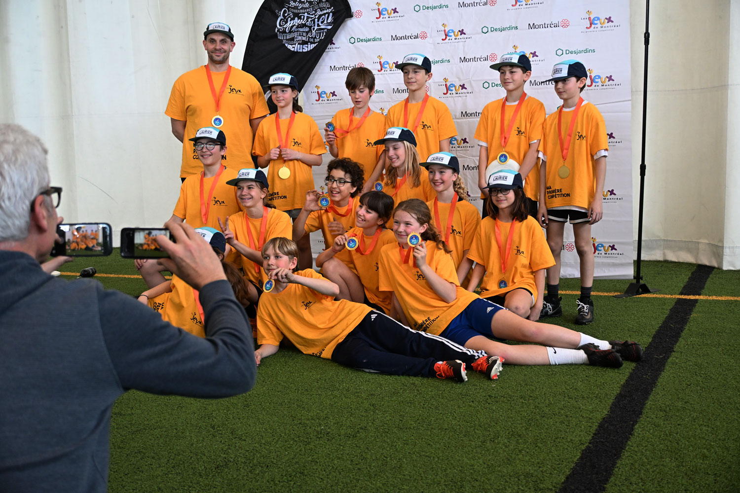 En catégorie M13 (11 et 12 ans), les médailles d’or reviennent à l’équipe du Plateau / Mont-Royal, un quartier central de Montréal © Globe Reporters